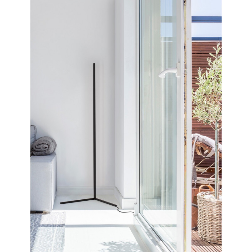 Lampa podłogowa Match LED czarna | Minimalistyczny design