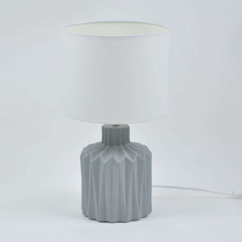 Lampa stołowa Benito szara [OUTLET] - Niezawodny design w promocyjnej cenie!