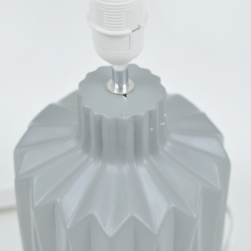 Lampa stołowa Benito szara [OUTLET] - Niezawodny design w promocyjnej cenie!