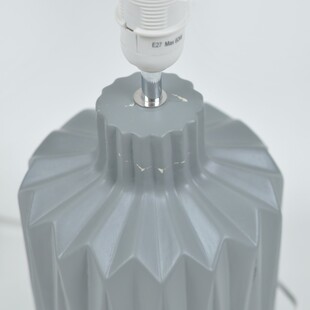 Lampa stołowa Benito szara [OUTLET] - Niezawodny design w promocyjnej cenie!