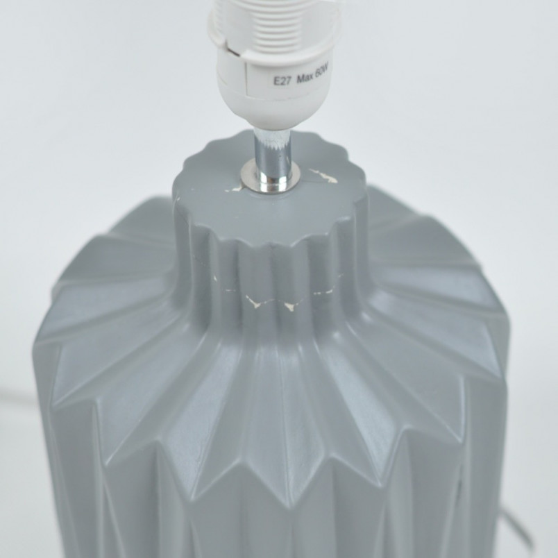 Lampa stołowa Benito szara [OUTLET] - Niezawodny design w promocyjnej cenie!