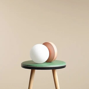 Lampa stołowa szklana Aldex Ball Colours S Coral - Stylowe oświetlenie