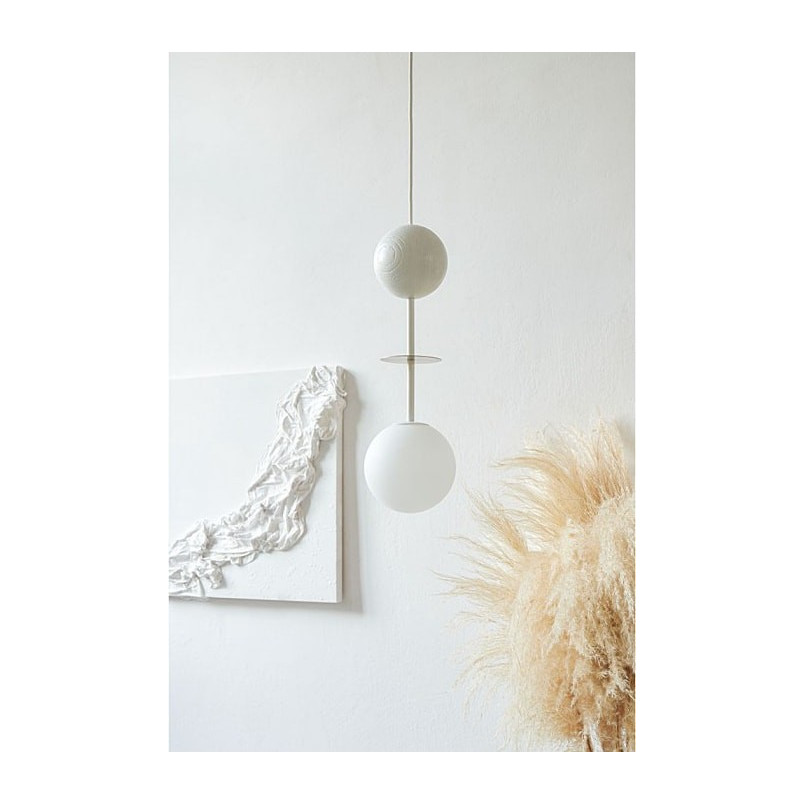 Lampa wisząca szklana kula z drewnem Oio 15cm biała Ummo