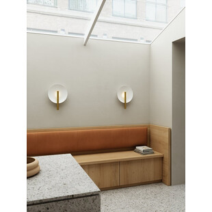 Kinkiet Furiko: Designerski kinkiet biało-mosiężny - Design For The People