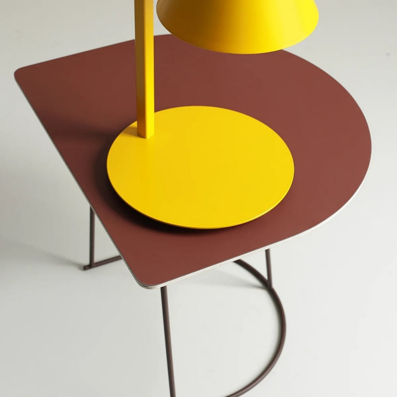 Lampa biurkowa stożek Form Mustard Aldex - Retro design