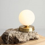 Lampa stołowa szklana Ball Brass Aldex | Elegancki design
