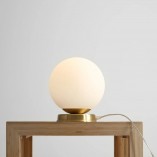 Lampa stołowa szklana Ball | Biało-mosiężna Aldex 20cm
