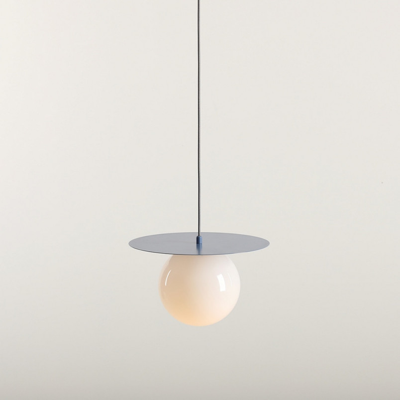 Lampa wisząca Loop szklana kula biało-niebieska | Aldex