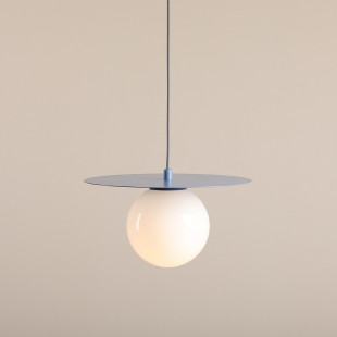 Lampa wisząca Loop - szklana kula, biały/niebieski | Aldex