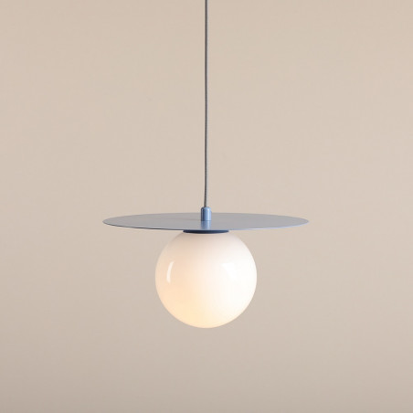Lampa wisząca Loop - szklana kula, biały/niebieski | Aldex