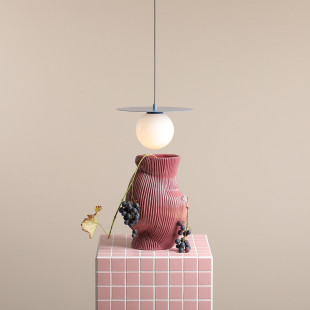 Lampa wisząca Loop - szklana kula, biały/niebieski | Aldex