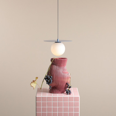 Lampa wisząca Loop - szklana kula, biały/niebieski | Aldex