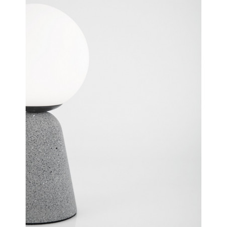 Lampa stołowa betonowa Noon | Szklany klosz, Styl Japandi