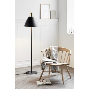Lampa podłogowa czarna Strap 36 | Design For The People