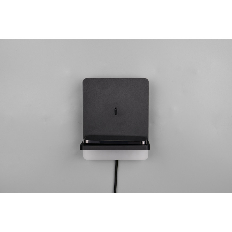 Kinkiet Fairfield LED Trio: Nowoczesny design z USB i ładowaniem