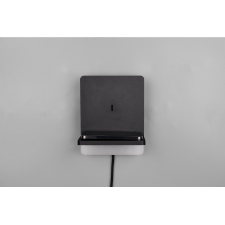 Kinkiet Fairfield LED Trio: Nowoczesny design z USB i ładowaniem