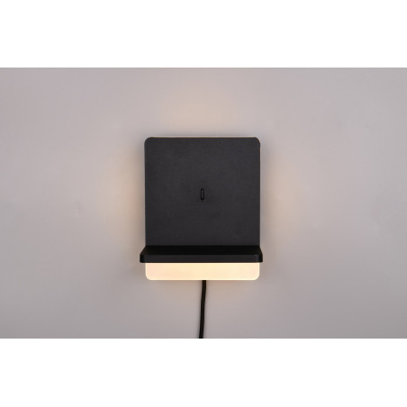 Kinkiet Fairfield LED Trio: Nowoczesny design z USB i ładowaniem