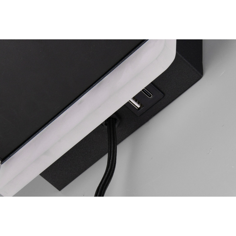 Kinkiet Fairfield LED Trio: Nowoczesny design z USB i ładowaniem