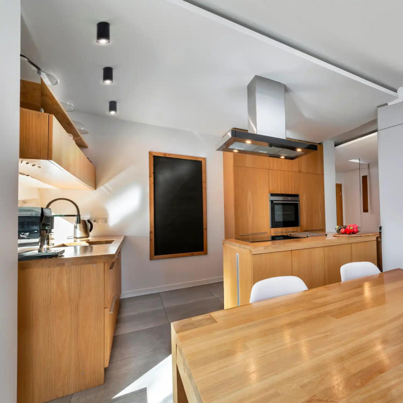 Lampa spot Leila czarna Yaskr - nowoczesny design