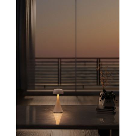 Lampa zewnętrzna USB Cypro LED kremowa - Decolab24