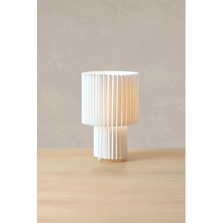 Lampa stołowa plisowana Catis biała | Markslojd - Skandynawski Design