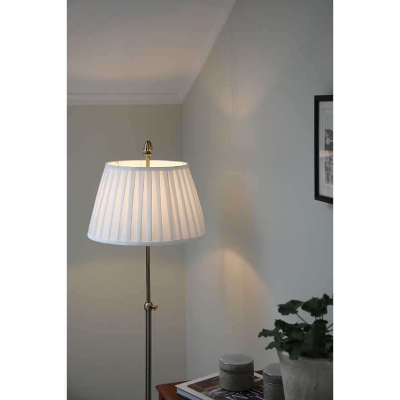 Lampa podłogowa Oxford | Markslojd - Klasyczny design i elegancja
