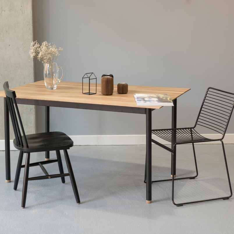 Krzesło drewniane Actona Riano - Elegancki design w czarnym kolorze