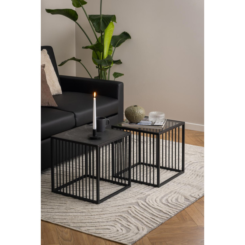 Stolik loft Actona Strington 40x40 czarny marmur - Stylowy i funkcjonalny