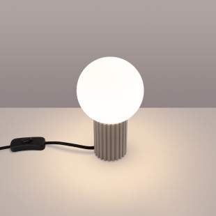 Lampa stołowa Halo Sollux - Ryflowana, szklana kula | Kup online
