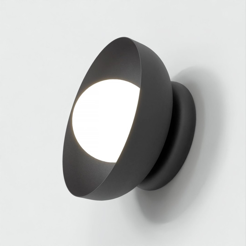 Kinkiet Ozzy Emibig: Szklana kula, nowoczesny design