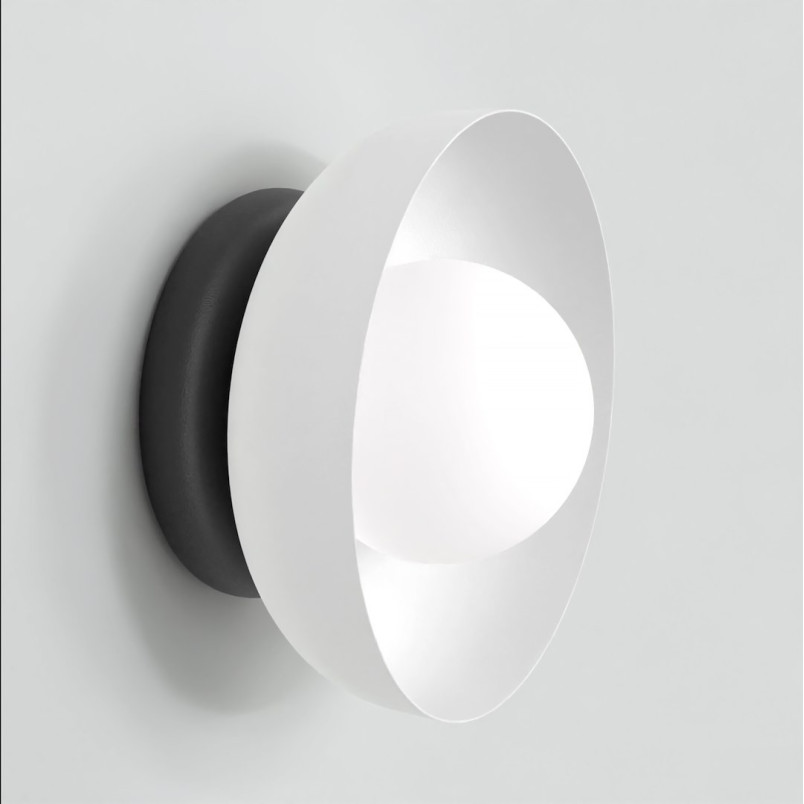 Kinkiet Ozzy Emibig: Szklana kula, nowoczesny design