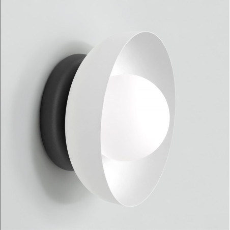 Kinkiet Ozzy Emibig: Szklana kula, nowoczesny design