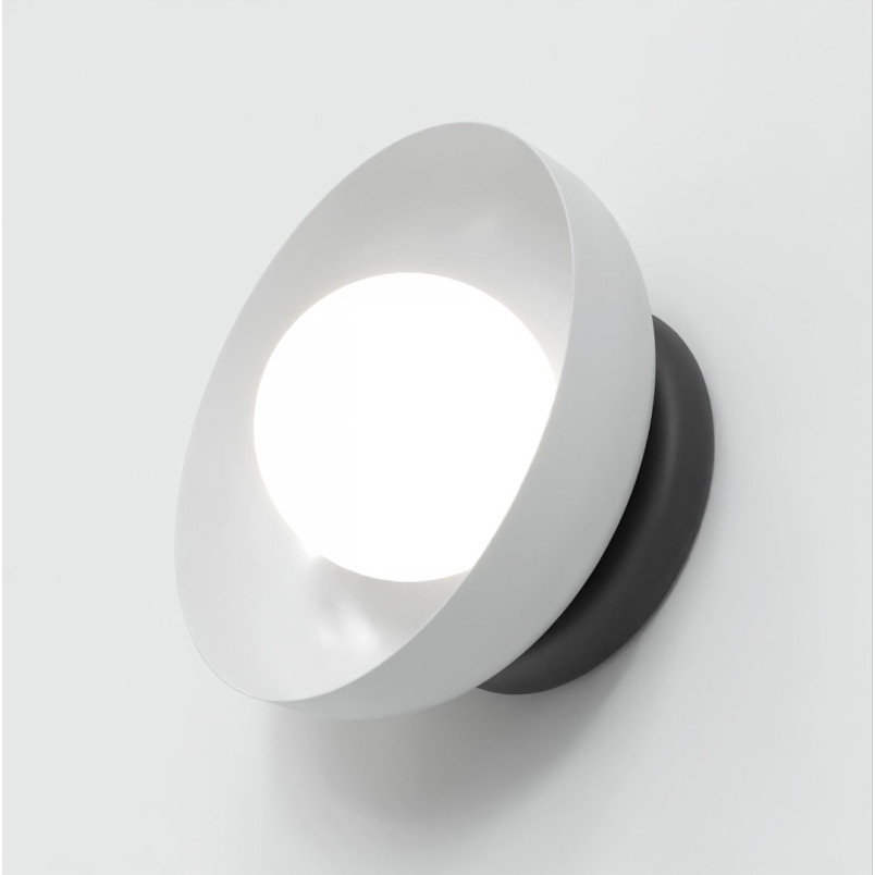 Kinkiet Ozzy Emibig: Szklana kula, nowoczesny design
