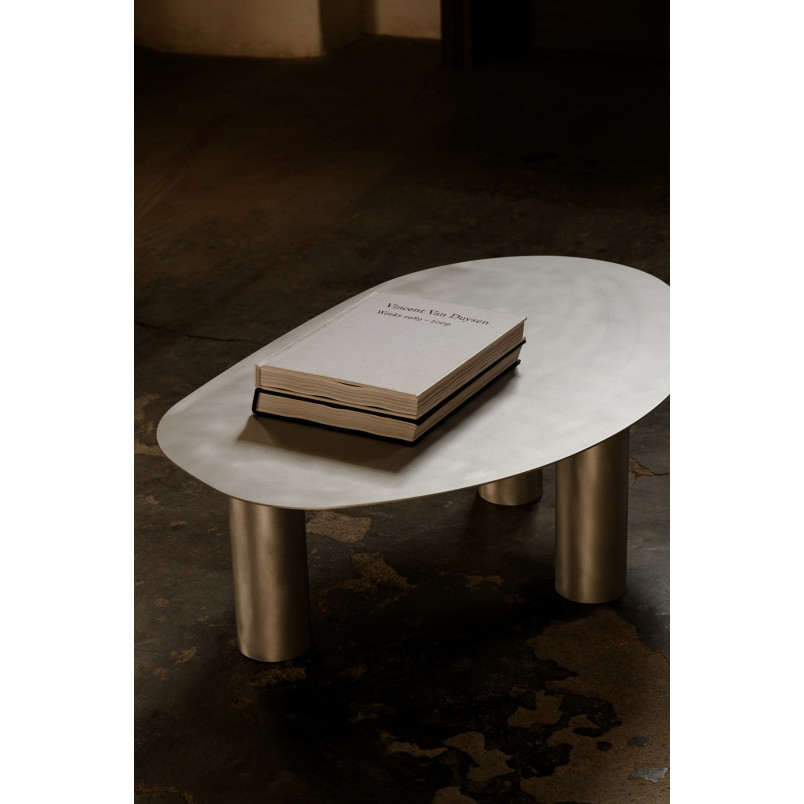 Stolik metalowy o organicznym kształcie Object115 96x57cm aluminium NG Design