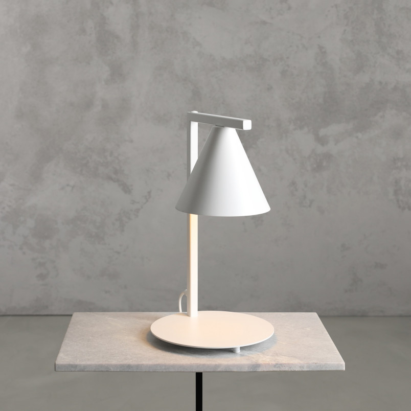 Lampa biurkowa stożek Form biała Aldex | Minimalizm i jakość