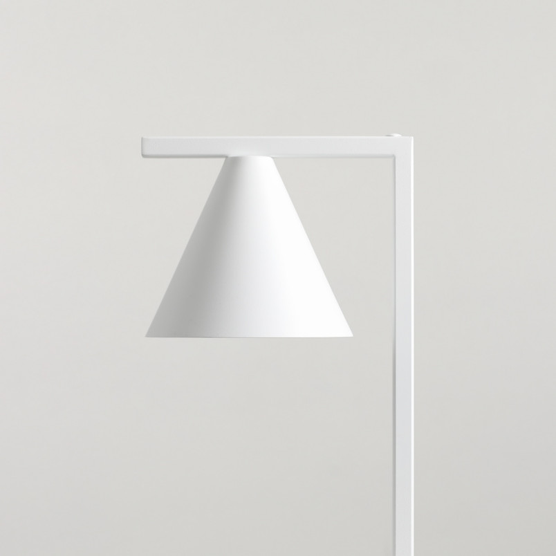 Lampa biurkowa stożek Form biała Aldex | Minimalizm i jakość