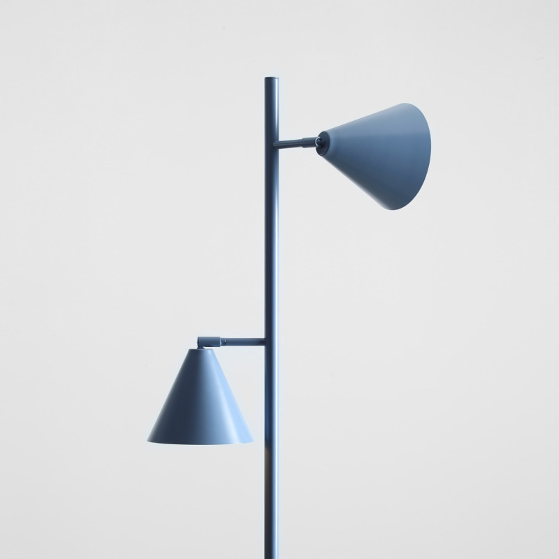 Lampa podłogowa 2-punktowa Form niebieska | Aldex - Retro Design