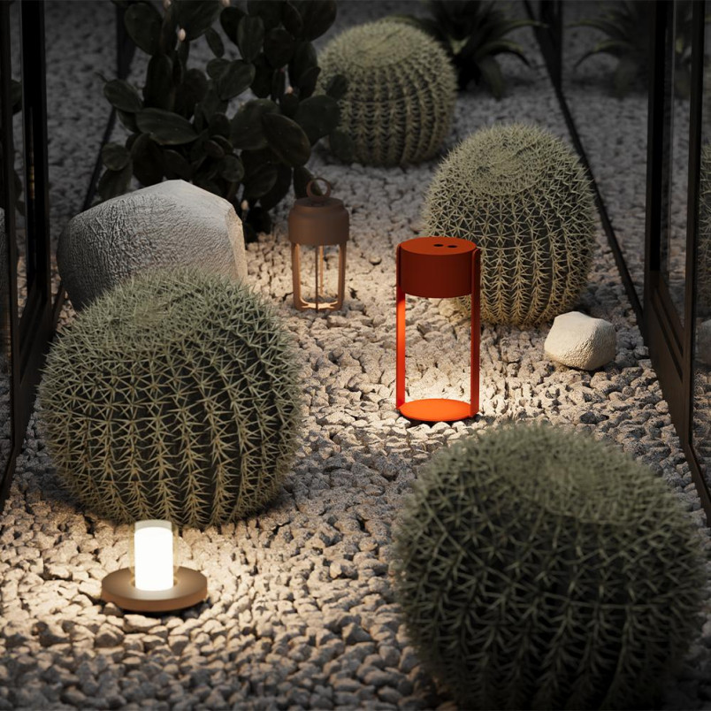 Outdoor portable battery-powered lamp Lantra Black Maytoni