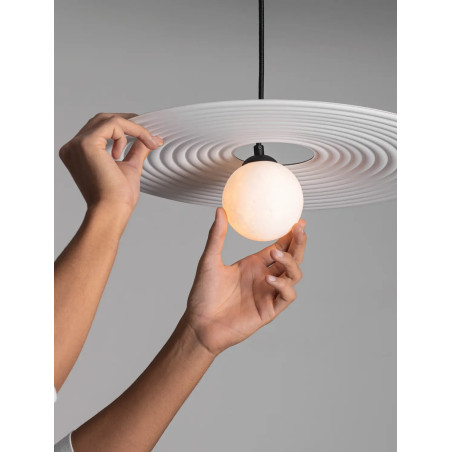Lampa wisząca kula z płaskim dekoracyjnym kloszem Ball Flat 45cm biało-czarna