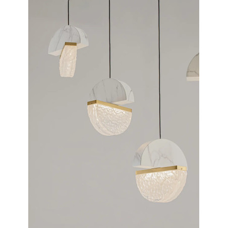 Lampa wisząca marmurowo-szklana 5 punktowa na listwie Pianetti 104cm LED 2700K biały marmur / złoty mosiądz / przeźroczysty