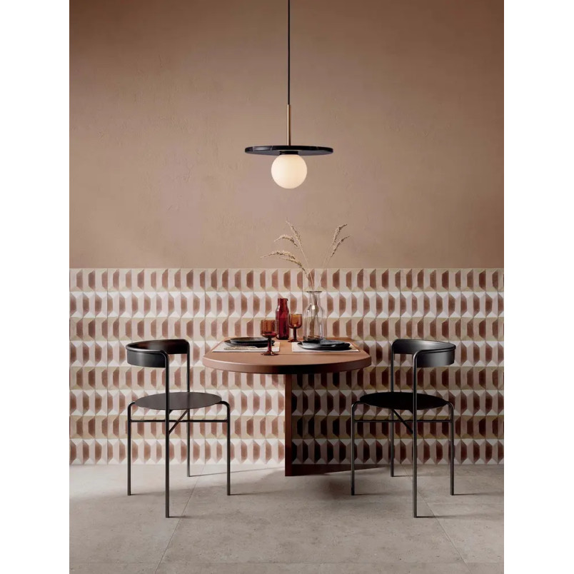 Lampa wisząca marmurowa z płaskim kloszem i szklaną kulą Borgo 30cm opal / czarny