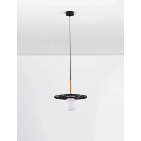 Lampa wisząca marmurowa z płaskim kloszem i szklaną kulą Borgo 30cm opal / czarny