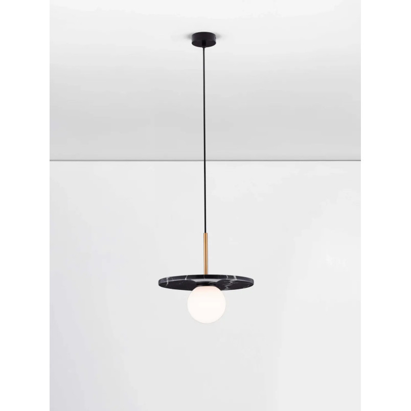 Lampa wisząca marmurowa z płaskim kloszem i szklaną kulą Borgo 30cm opal / czarny