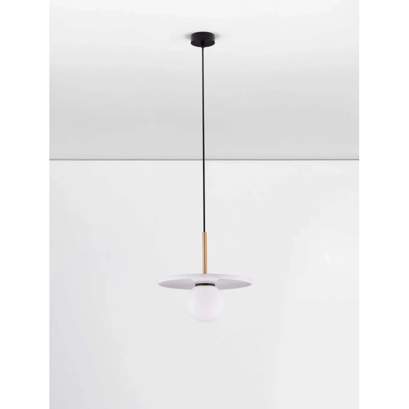Lampa wisząca marmurowa z płaskim kloszem i szklaną kulą Borgo 30cm opal / biały