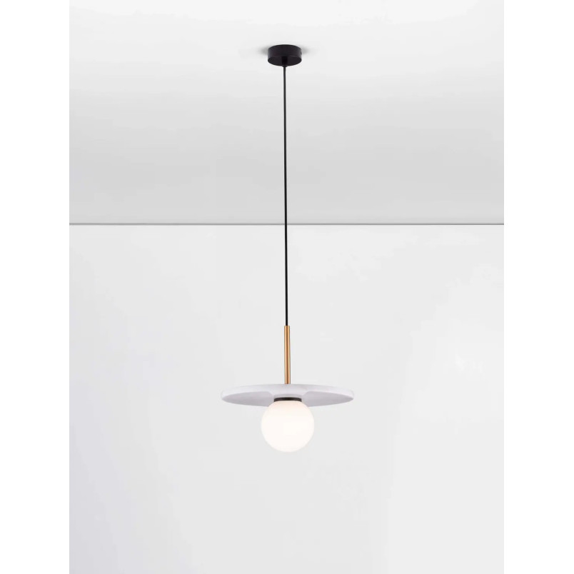 Lampa wisząca marmurowa z płaskim kloszem i szklaną kulą Borgo 30cm opal / biały