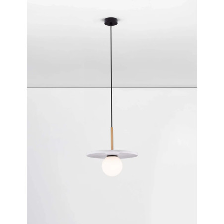 Lampa wisząca marmurowa z płaskim kloszem i szklaną kulą Borgo 30cm opal / biały