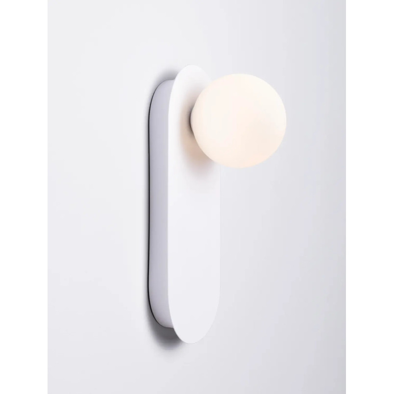 Kinkiet owalny ze szklaną kulą Porrino 30cm opal / biały