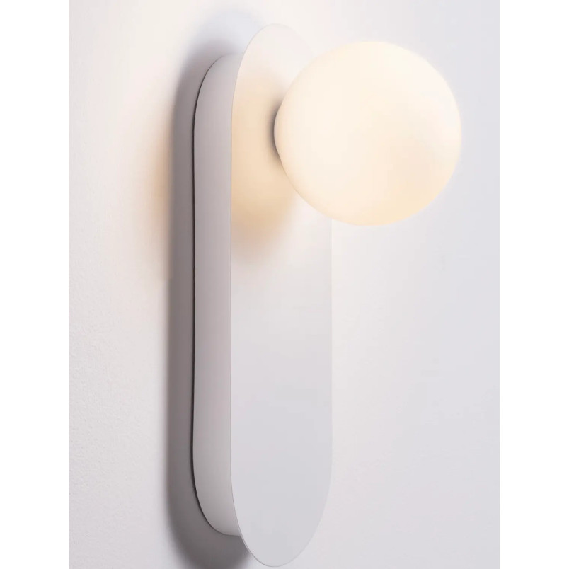 Kinkiet owalny ze szklaną kulą Porrino 30cm opal / biały