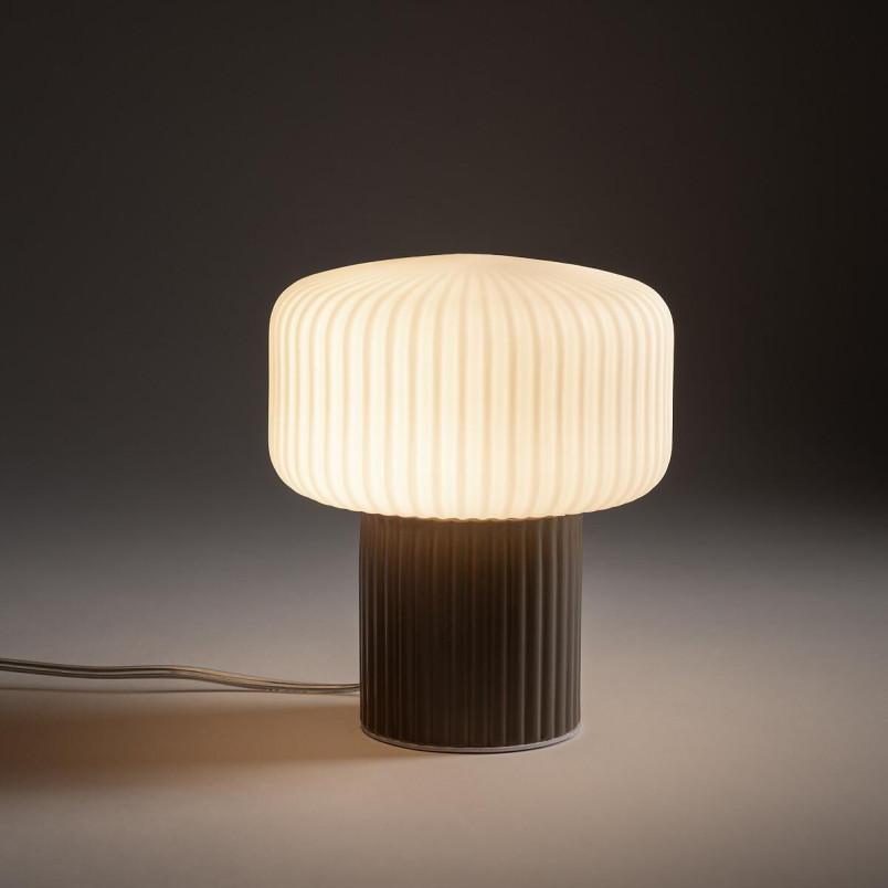 Lampa stołowa ceramiczna z ryflowanym szklanym kloszem Tika biały / brąz Nowodvorski