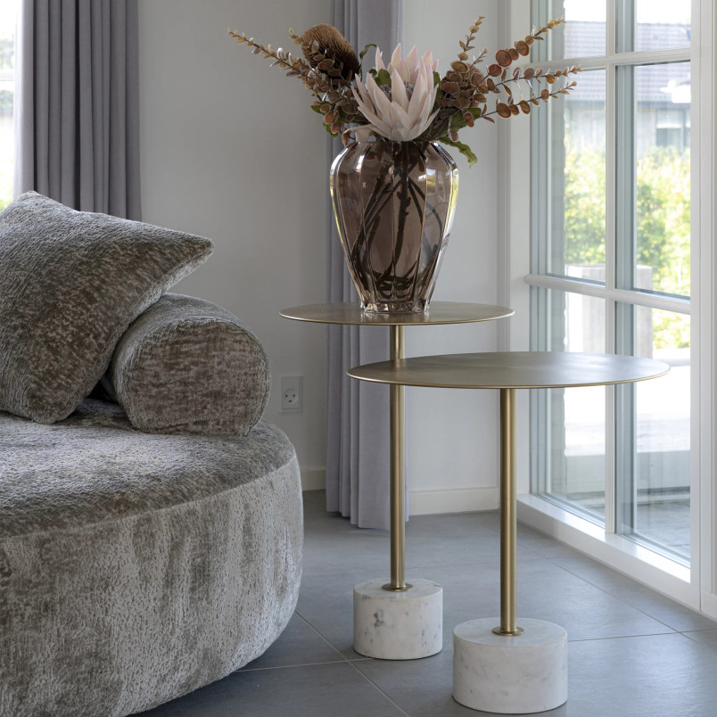 Mosiężny stolik pomocniczy okrągły na marmurowej podstawie Lecco 51cm House Nordic